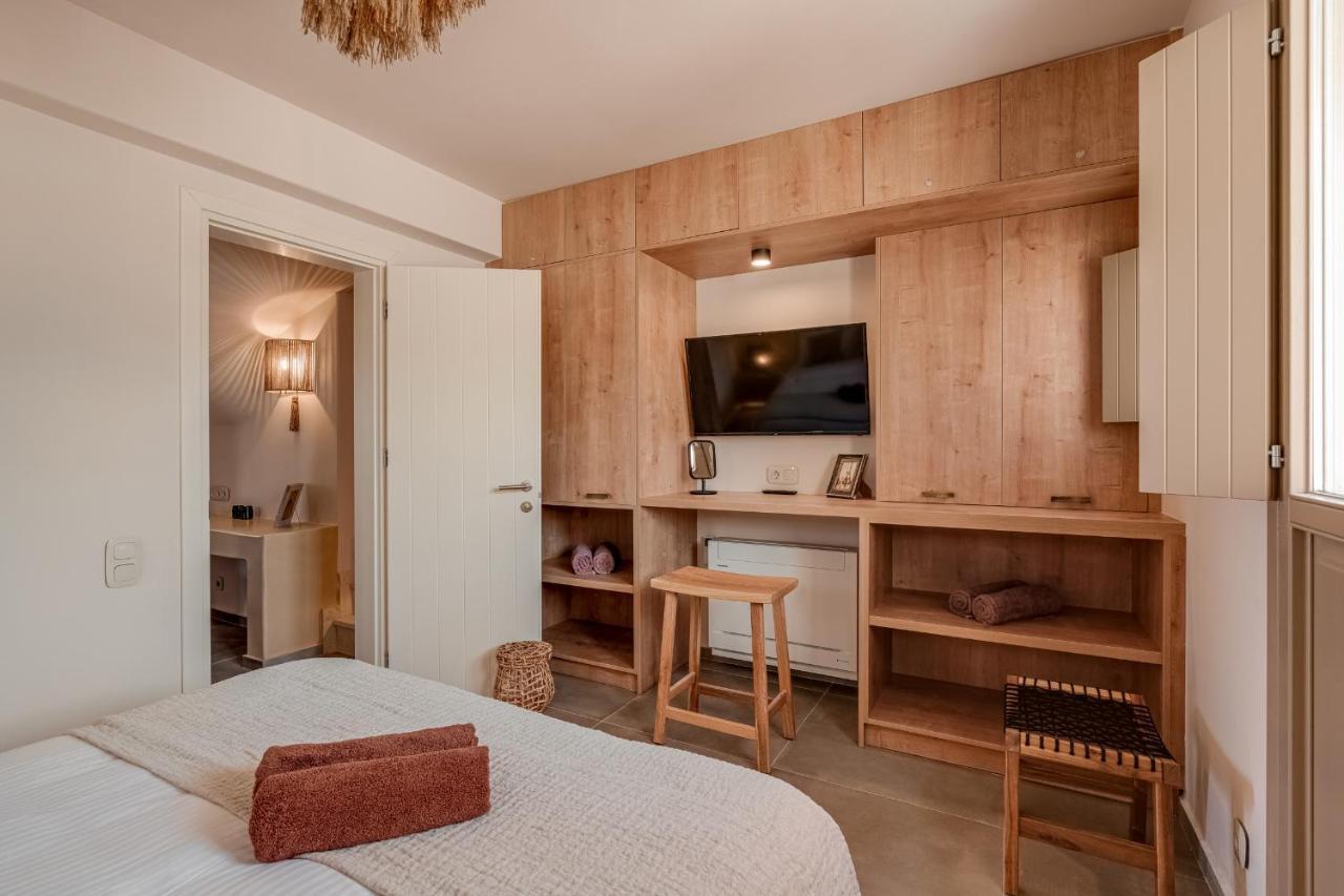 Living Moments Villa Fira  Bagian luar foto
