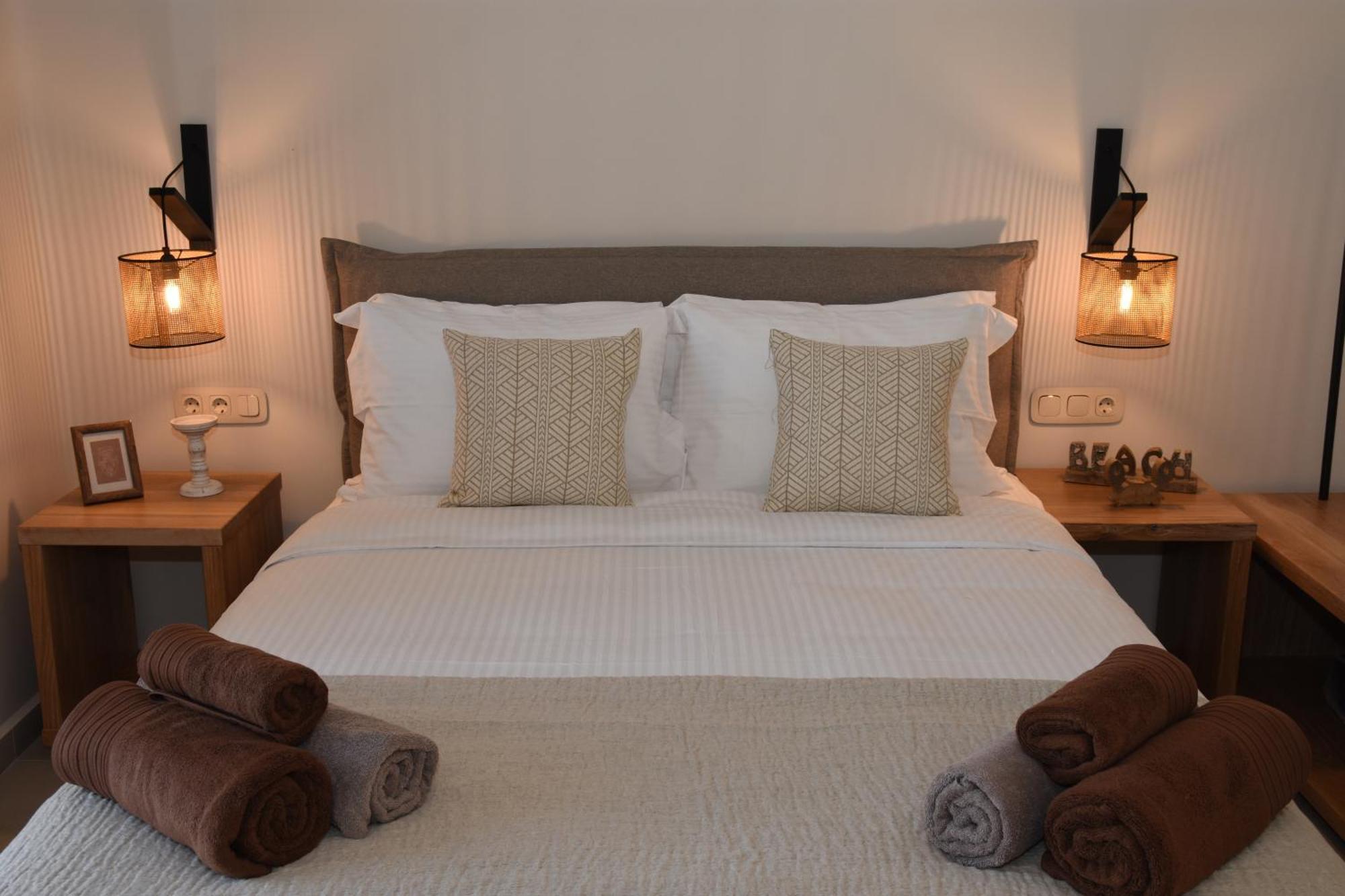 Living Moments Villa Fira  Bagian luar foto